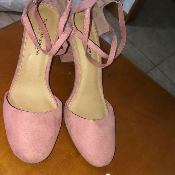 Heels - Picture 3 of 4